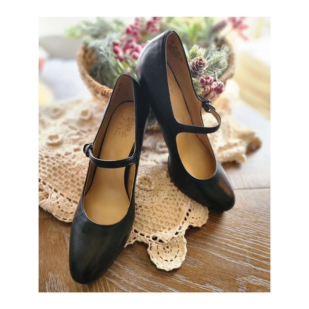 Naturalizer Black Leather Mary Jane Heels